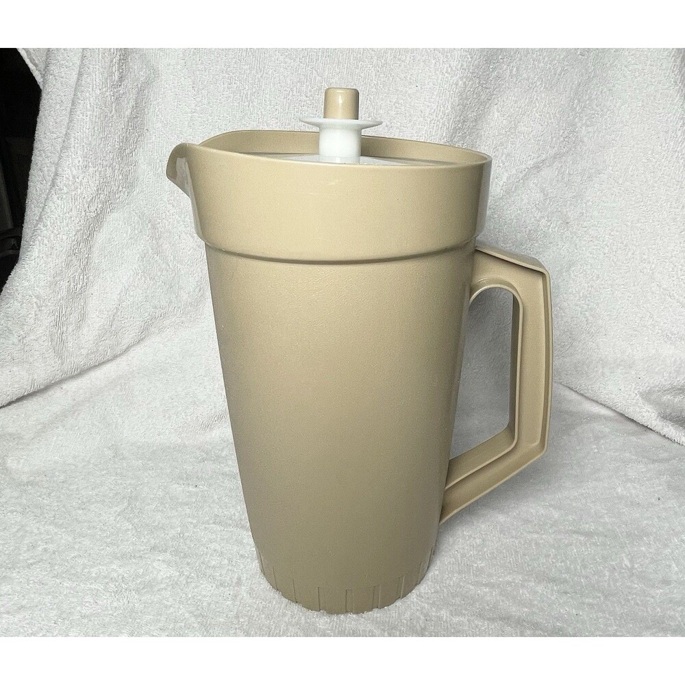 Vintage Tupperware 2 Qt Pitcher Almond Beige 800-1 Ribbed Base Retro Kitchen